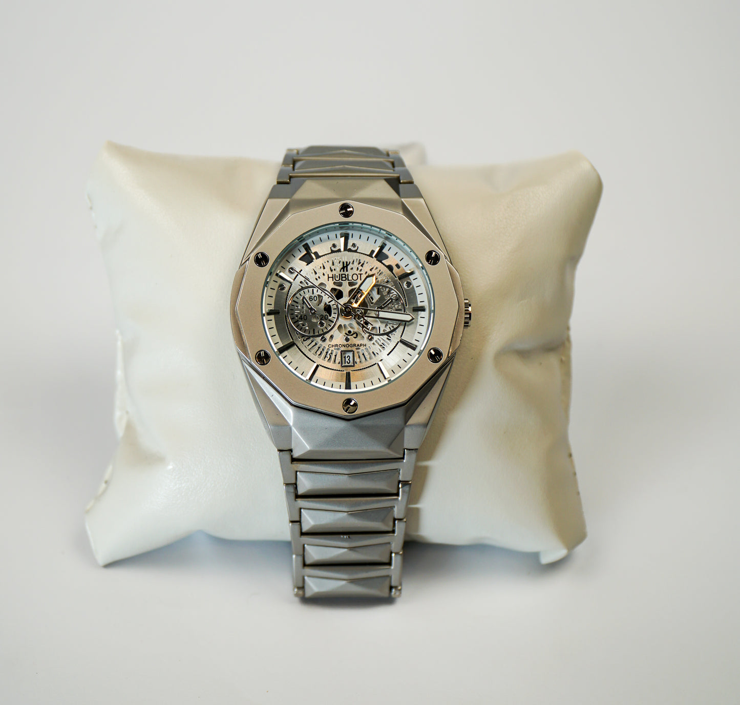 HB Diamond-Cut Heavyweight Quartz Watch – Premium Quality, Master Lock