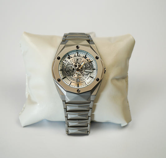 HB Diamond-Cut Heavyweight Quartz Watch – Premium Quality, Master Lock