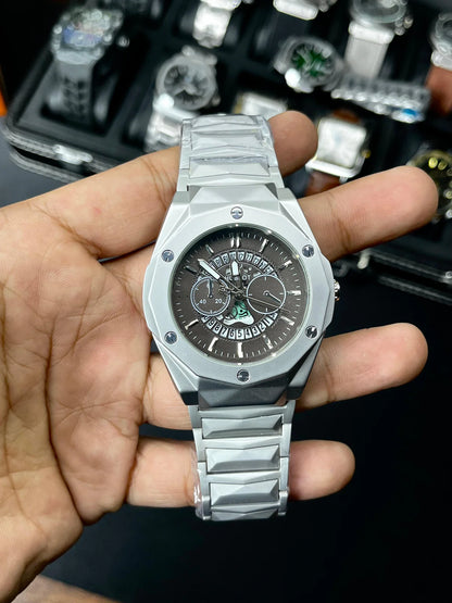 HB Diamond-Cut Heavyweight Quartz Watch – Premium Quality, Master Lock